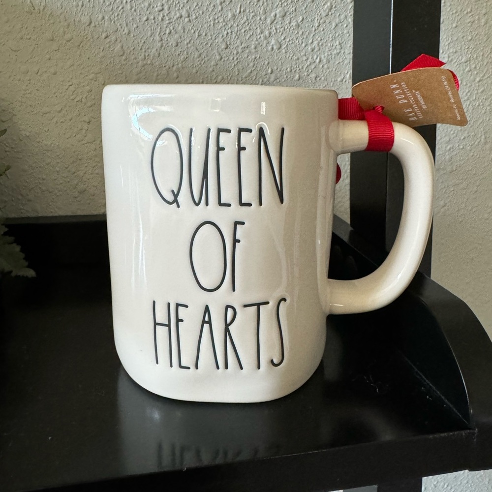 Rae Dunn DISNEY ALICE IN WONDERLAND queen of hearts mug